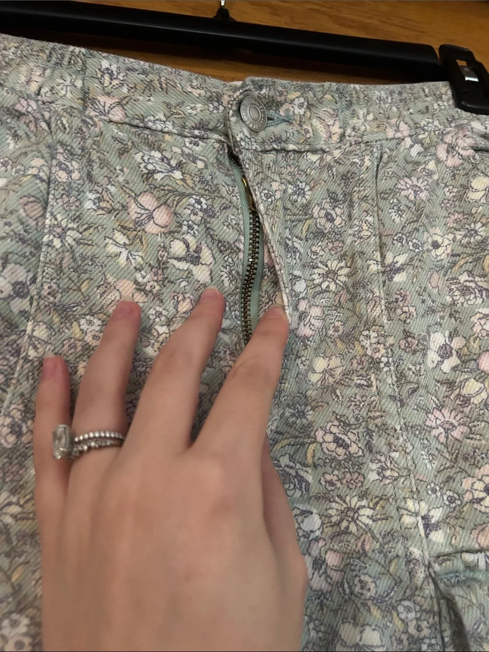Levi’s Big Girls Twill High-Rise Baggy Floral Cargo Pants | Size 10